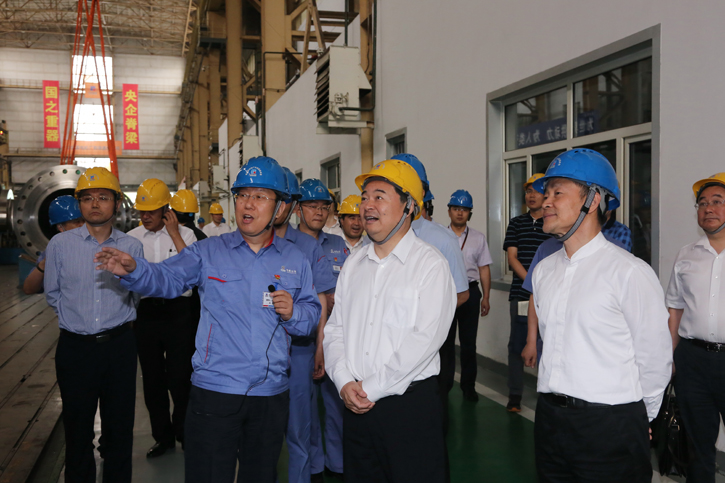 郝鹏旅行考察人生就是博集团所属企业电机公司