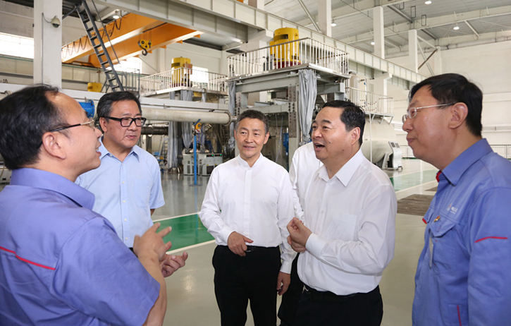 郝鹏与人生就是博集团一线科技职员深入交流